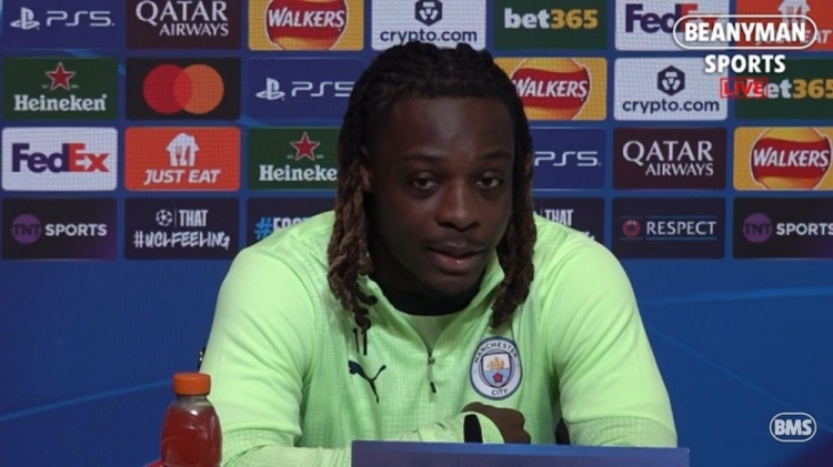 笑着回答！多库：没看阿森纳vs曼联，但枪手输球对我们有利